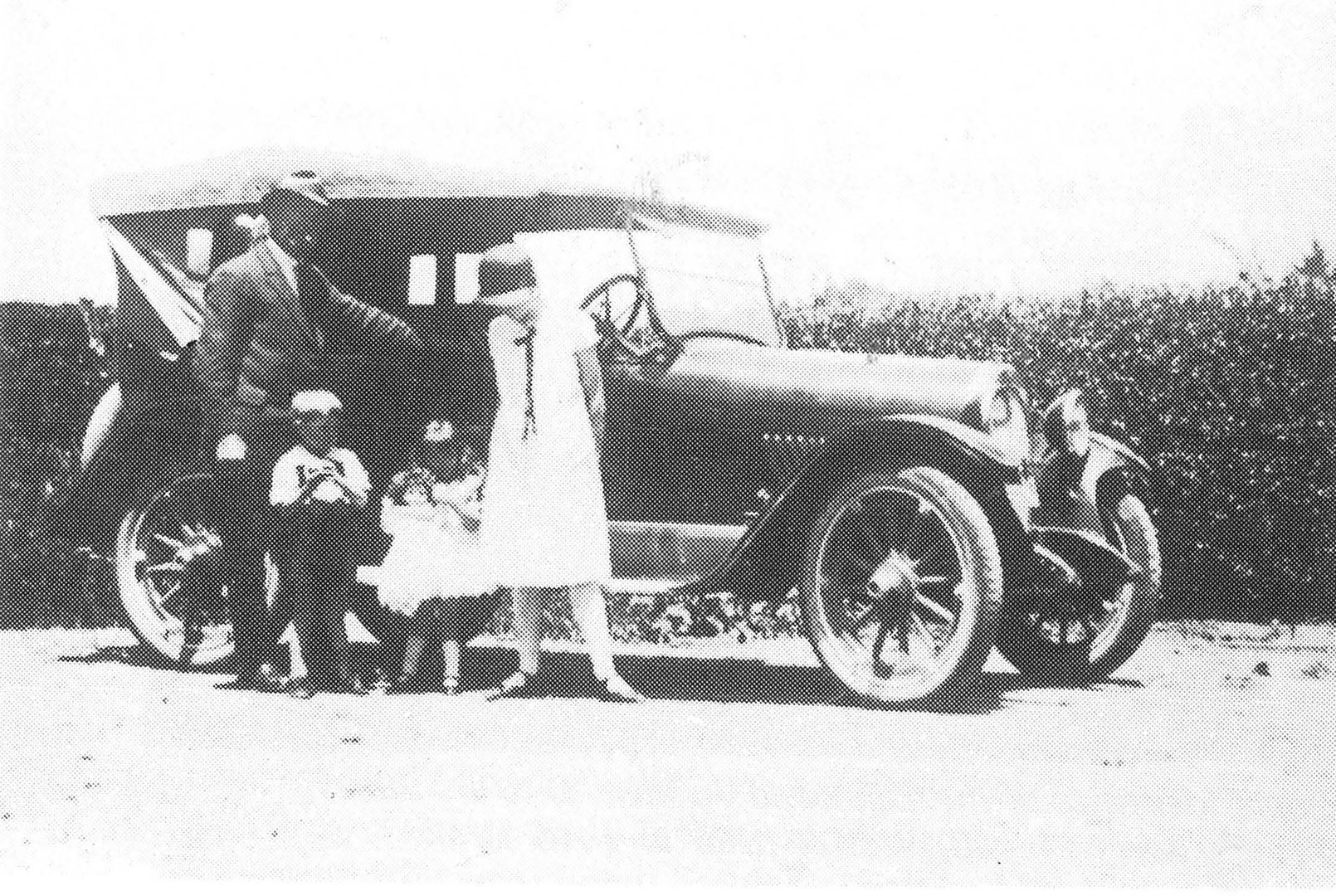 Mr and Mrs Robert Duncan with their two children, Shirley and Peter