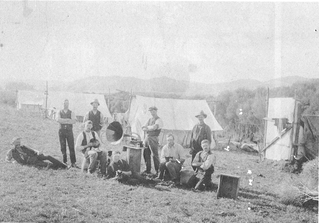 Relaxation while forming Ferris Roundabout 1910. William Ferris standing second from left.